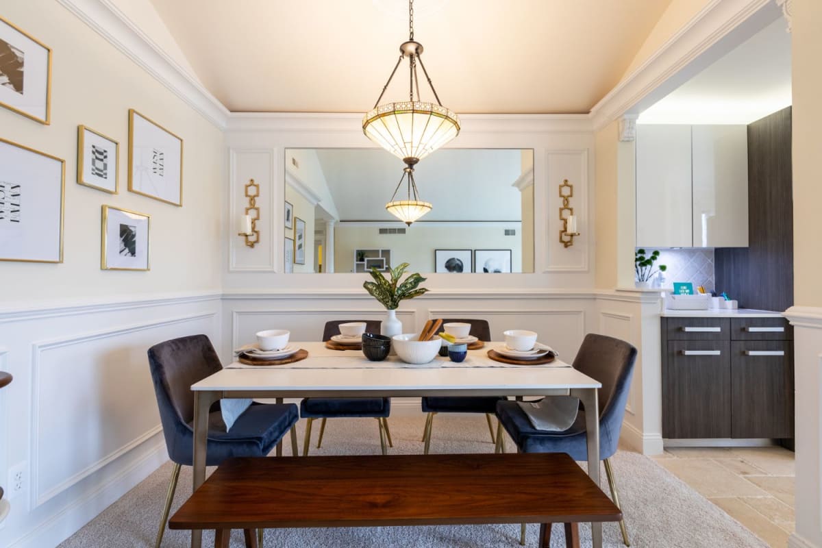 Luxury Residences at River Oaks West Apartments in Novi